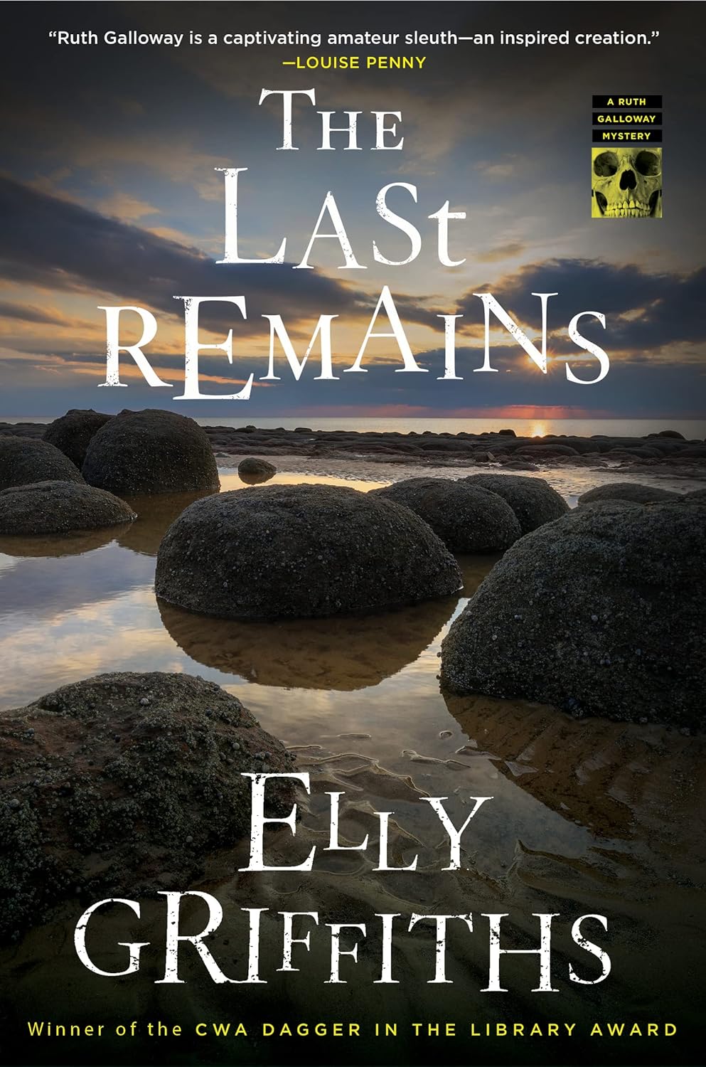 The Last Remains: A Mystery (Ruth Galloway Mysteries, 15) by Elly Griffiths